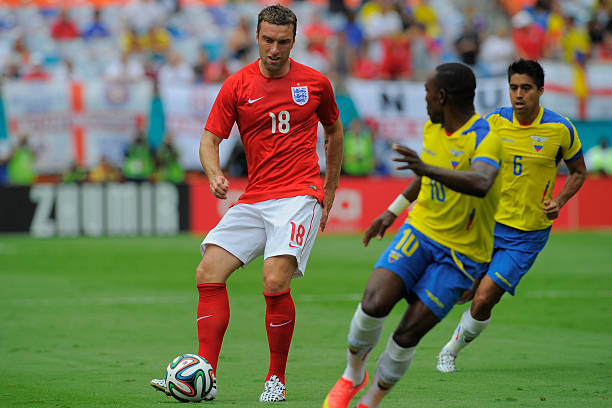 通过自然地 通过自然地